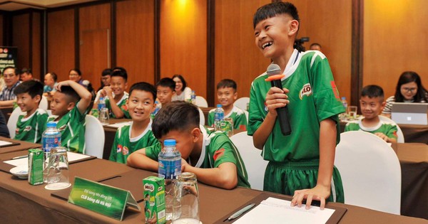 Die Kinder sind aufgeregt und bereit für das nationale U11-Kinderfußballturnier.