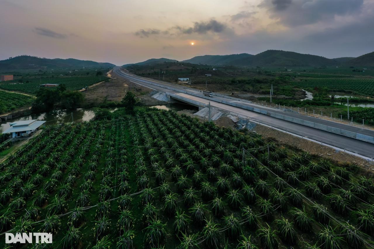 Cao tốc nối TPHCM - Phan Thiết hơn 2 giờ lái xe sắp khánh thành - 13