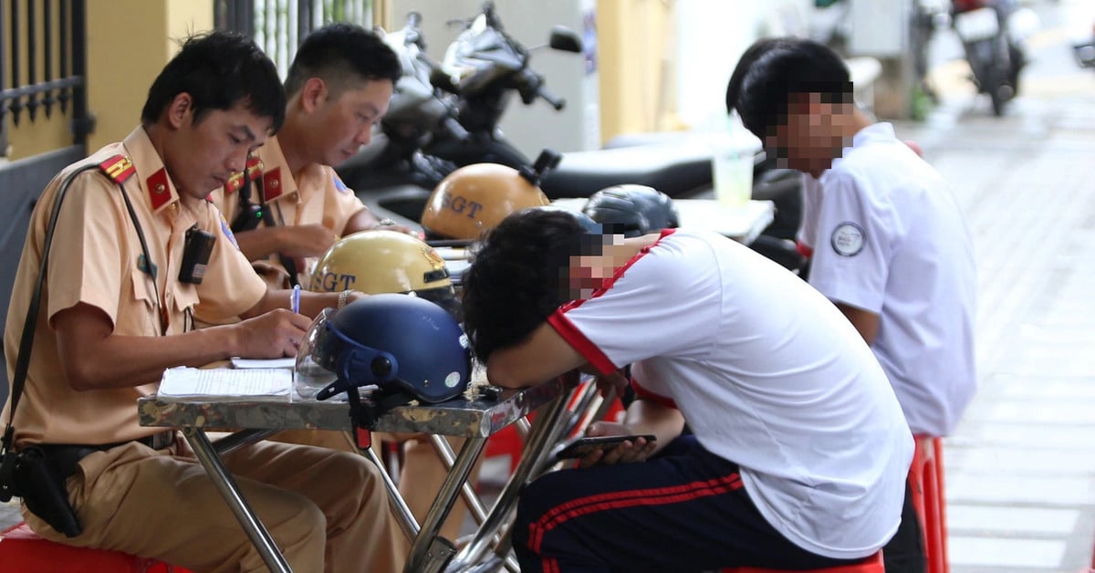 Eines Tages wurden 296 Studenten in Ho-Chi-Minh-Stadt von der Verkehrspolizei mit einer Geldstrafe belegt.