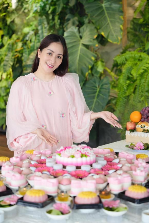 Khanh Thi at her daughter's birthday party. Photo: Facebook character