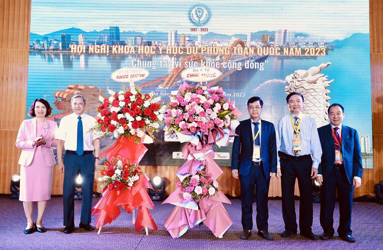 Thứ trưởng Bộ Y tế Nguyễn Trường Sơn nghỉ hưu trước tuổi - Ảnh 2.