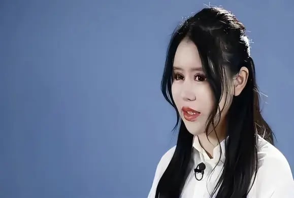 Cô gái nghiện làm đẹp từ năm 13 tuổi, chi 14 tỷ đồng để phẫu thuật thẩm mỹ, hiện tại hối hận nhưng đã muộn màng - Ảnh 1.
