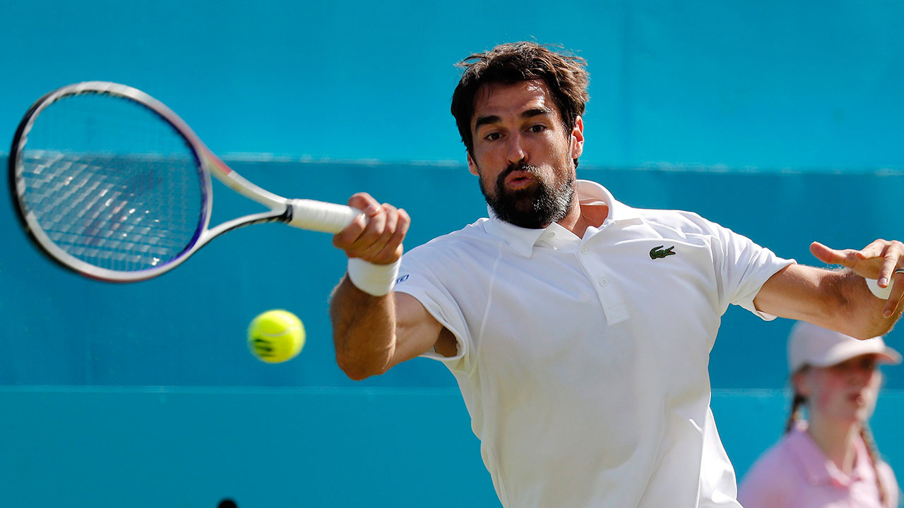Djokovic ra quân thắng lợi, Venus trượt ngã ngay vòng 1  Wimbledon - Ảnh 2.