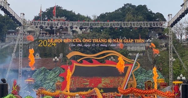 쿠아 옹 사원 축제, 해안과 바다에서 펼쳐지는 독특한 행렬