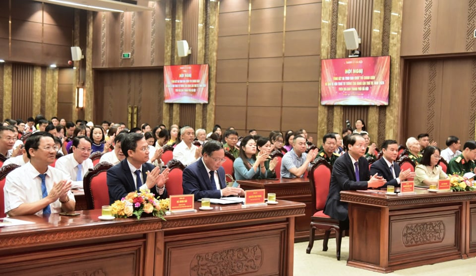 Des délégués du Centre et de Hanoi ont assisté à la conférence.