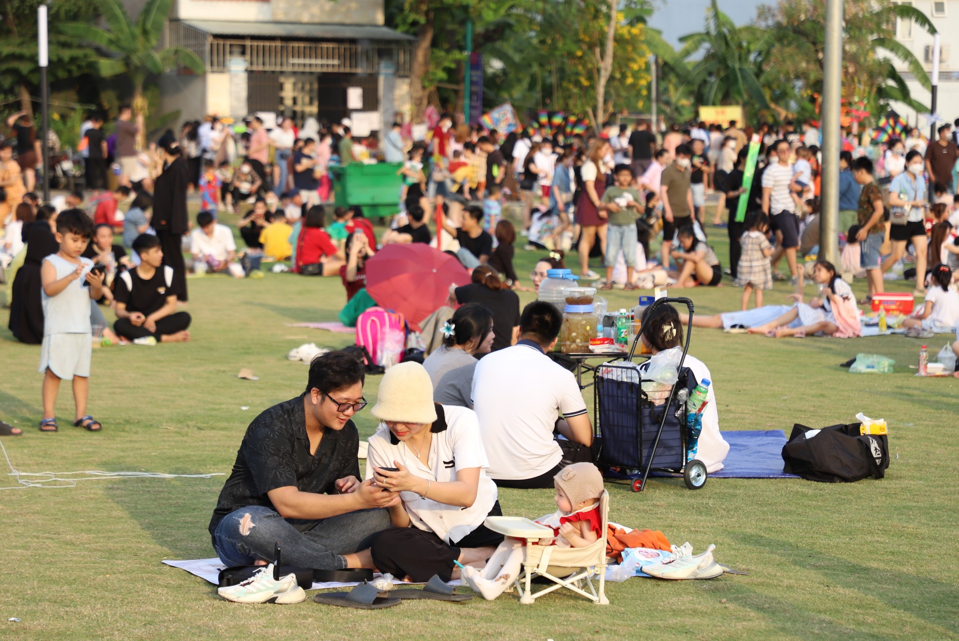 Thousands of people flock to the East of Ho Chi Minh City to 'live slowly' photo 2