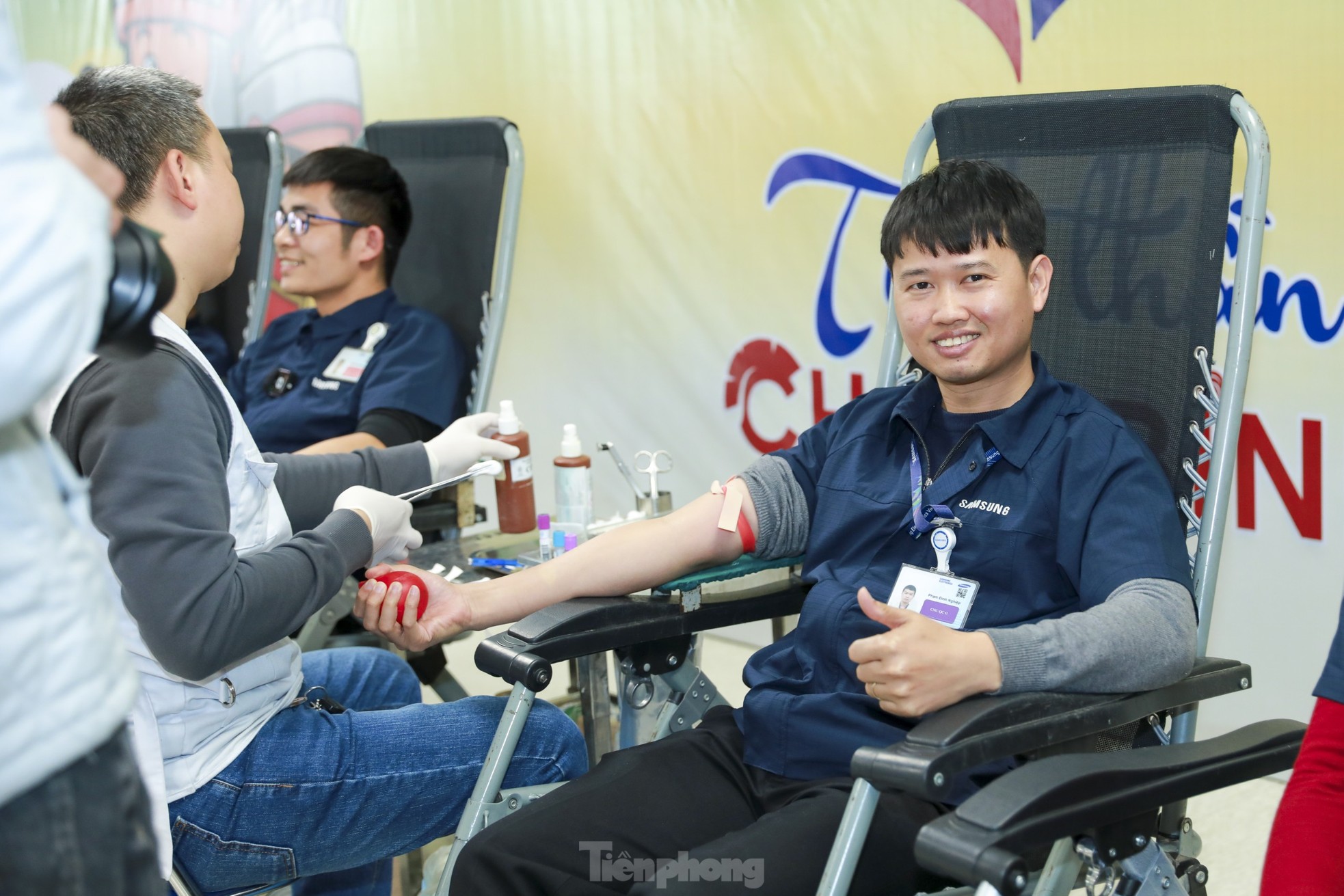 Führungskräfte und Mitarbeiter von Samsung Thai Nguyen spenden Blut am Red Sunday 2024 Foto 16