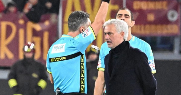 El entrenador Mourinho 'establece un récord' con la tarjeta roja y se salta la rueda de prensa tras el empate con el Atalanta