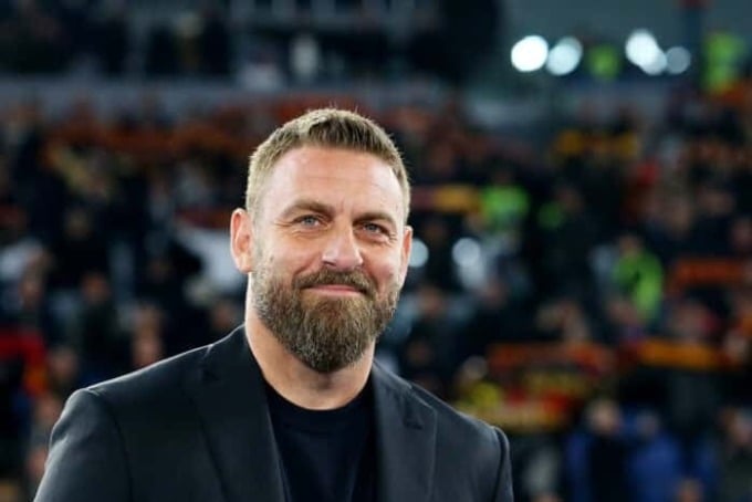 De Rossi hài lòng về chiến thắng thứ ba liên tiếp trong trận Roma thắng Cagliari 4-0 ở vòng 23 Serie A tối 5/2 trên sân Olimpico. Ảnh: AP