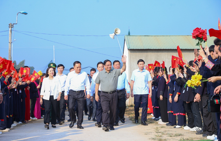 Thủ tướng Phạm Minh Chính dự Ngày hội Đại đoàn kết toàn dân tộc năm 2024 tại khu dân cư 8, thị trấn Na Sầm, huyện Văn Lãng, tỉnh Lạng Sơn.