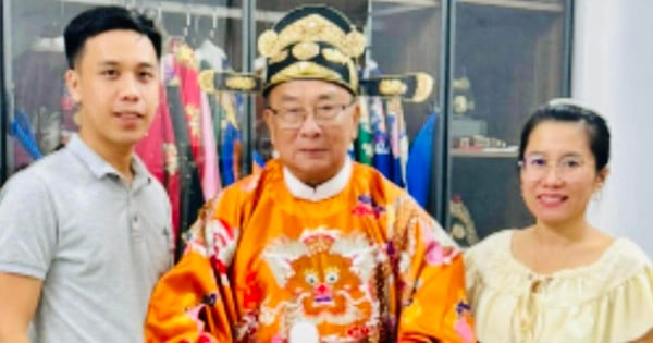 Investing in authentic Vietnamese costumes, IDECAF boss searched all over Central Vietnam