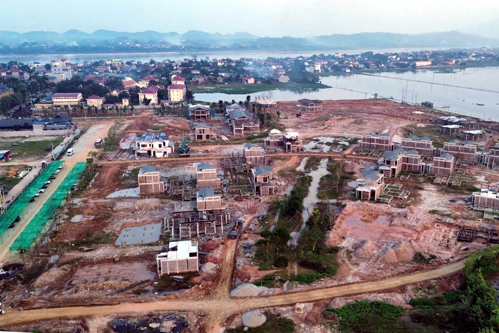 Strange story in Phu Tho: A series of villas are almost completed after 1 day of project licensing