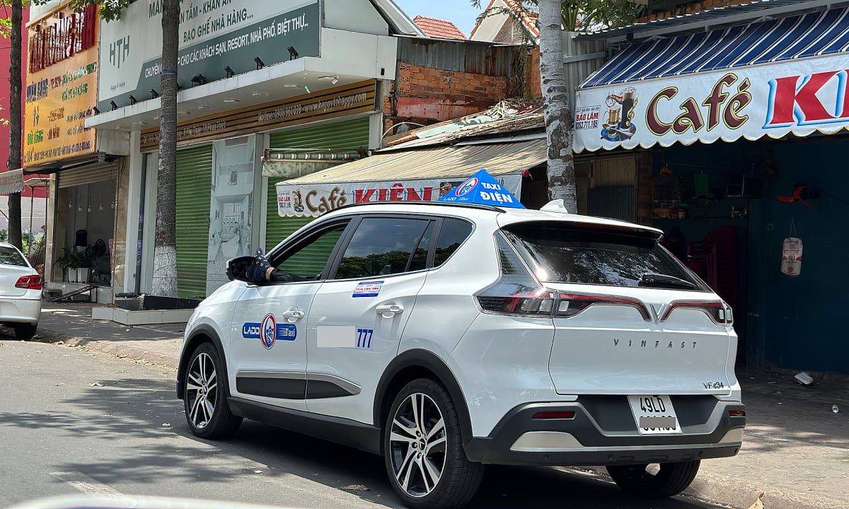 Muchas empresas de transporte están compitiendo para utilizar vehículos eléctricos.