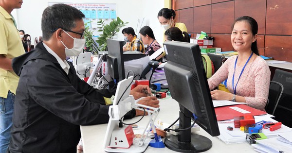 La Universidad Nacional de Ciudad Ho Chi Minh capacita a los cuadros del distrito de Binh Chanh