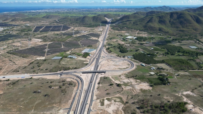 Échangeur Vinh Hao, point de départ de l'autoroute Vinh Hao - Phan Thiet, province de Binh Thuan. Photo de : Viet Quoc