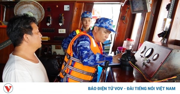 Bắt giữ tàu vận chuyển hơn 70.000 lít dầu DO trái phép trên biển