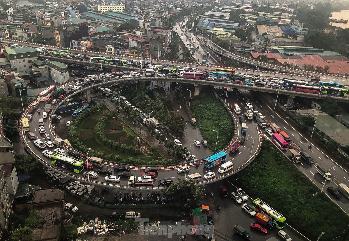 Hanoi: Vinh-Tuy-Brücke stundenlang stark gesperrt Foto 9