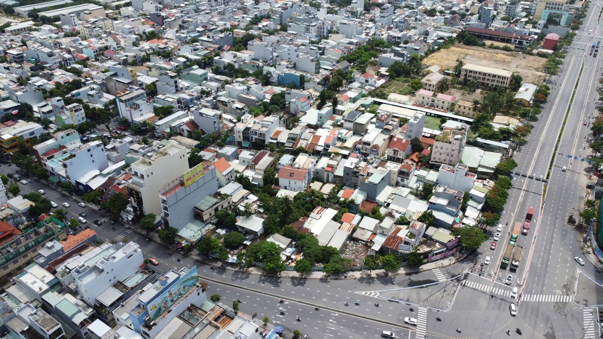 Uncertainty over 'collapsed building' in the middle of a livable city photo 17