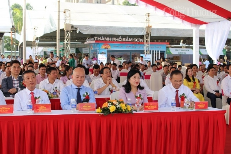 Thanh Hóa: Khai trương 200 gian hàng giới thiệu sản phẩm nông sản thực phẩm an toàn của nhiều tỉnh, thành