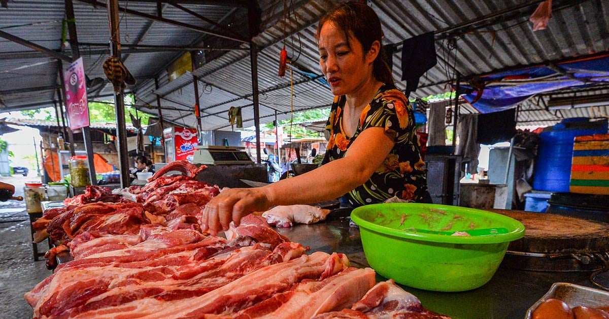 Los precios de la carne de cerdo alcanzan un nuevo récord y la gente se apresura a comprar carne de búfalo de Do Son