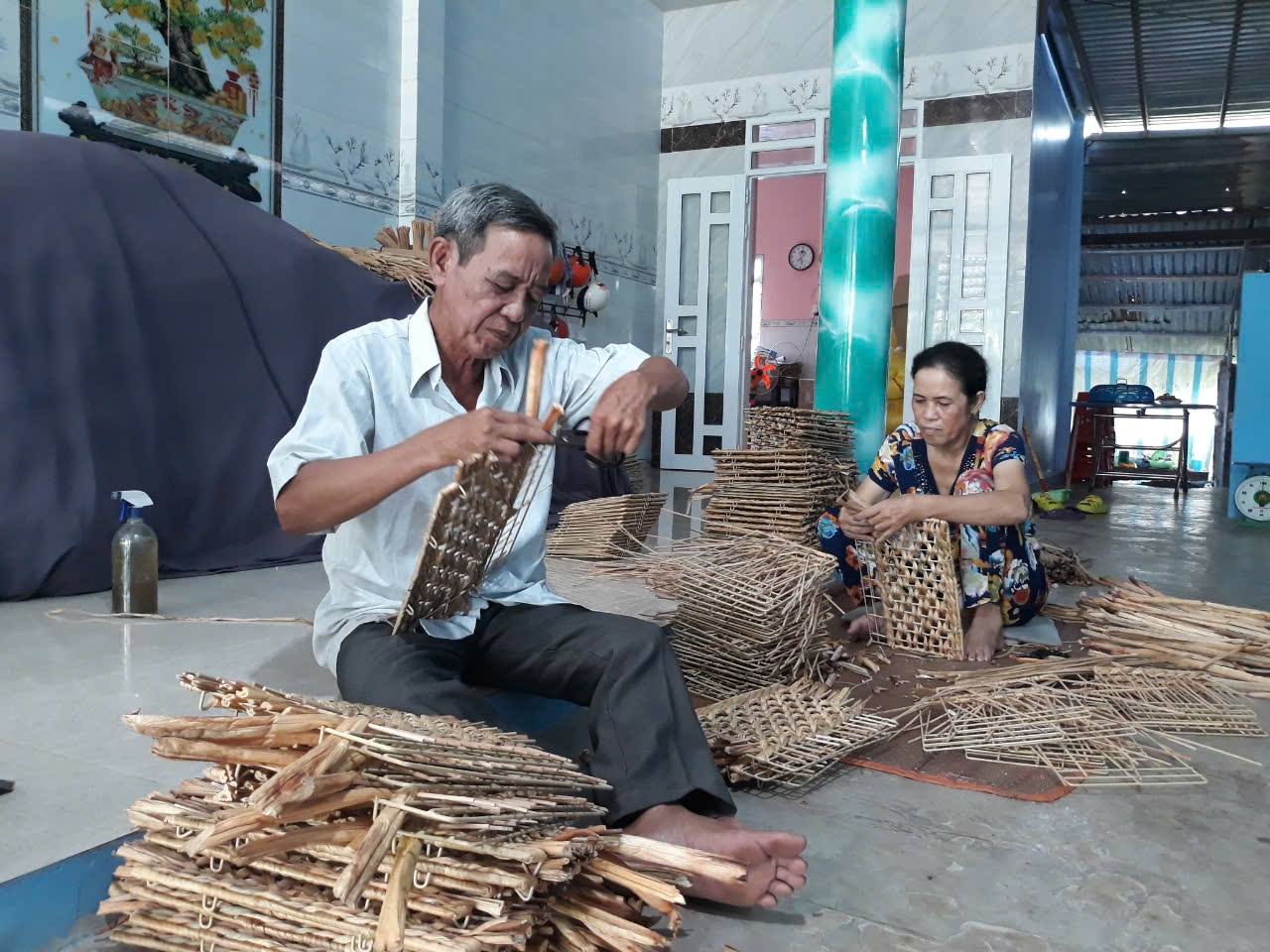 Từ loài cây bỏ đi, nông dân vùng này ở Sóc Trăng kiếm thêm thu nhập- Ảnh 1.