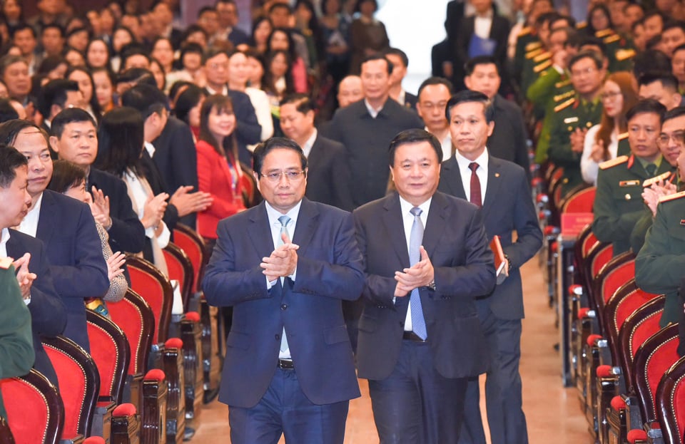 Premierminister Pham Minh Chinh leitet Konferenz zur Menschenrechtsbildung – Foto 1