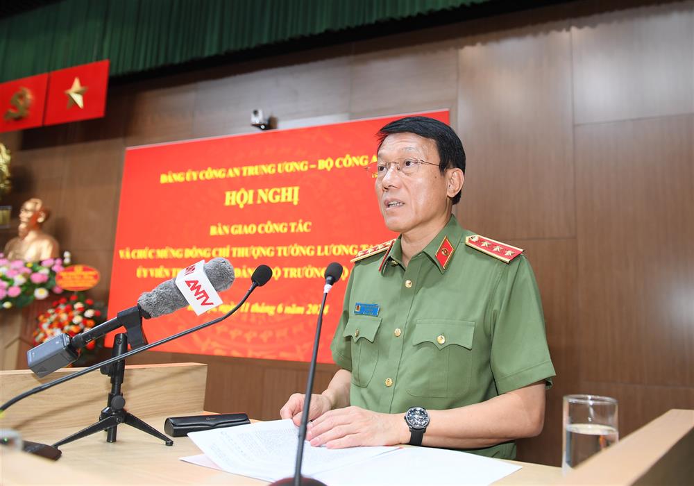 El Ministro Luong Tam Quang habla en la Conferencia.