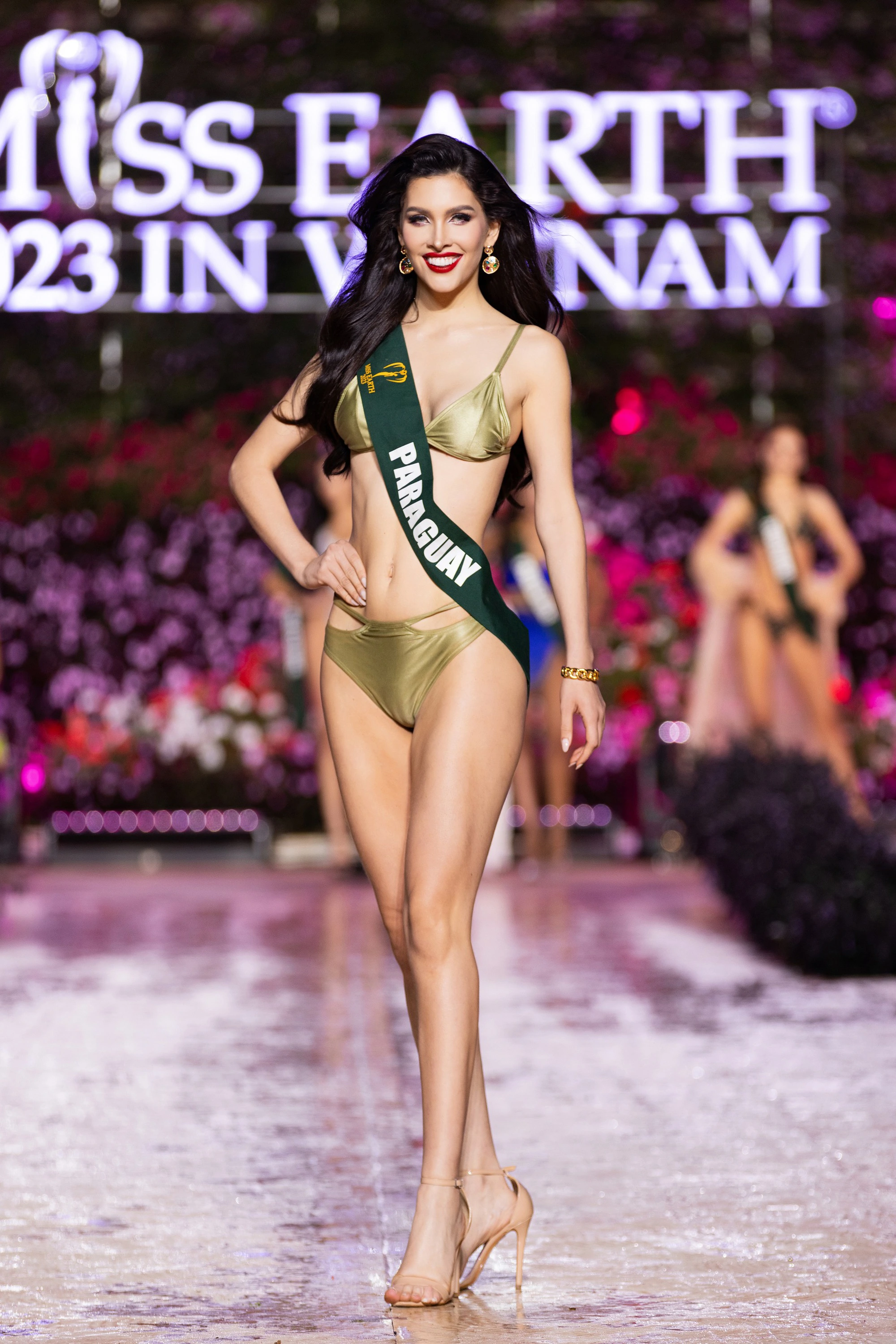 Dàn người đẹp Miss Earth 2023 khoe dáng nóng bỏng với bikini dưới trời lạnh 15 độ - Ảnh 16.