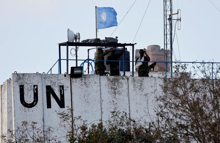 Israel zerstört erneut einen Markt im Libanon. Angriffe müssen die Vereinten Nationen verlassen. Bild 2