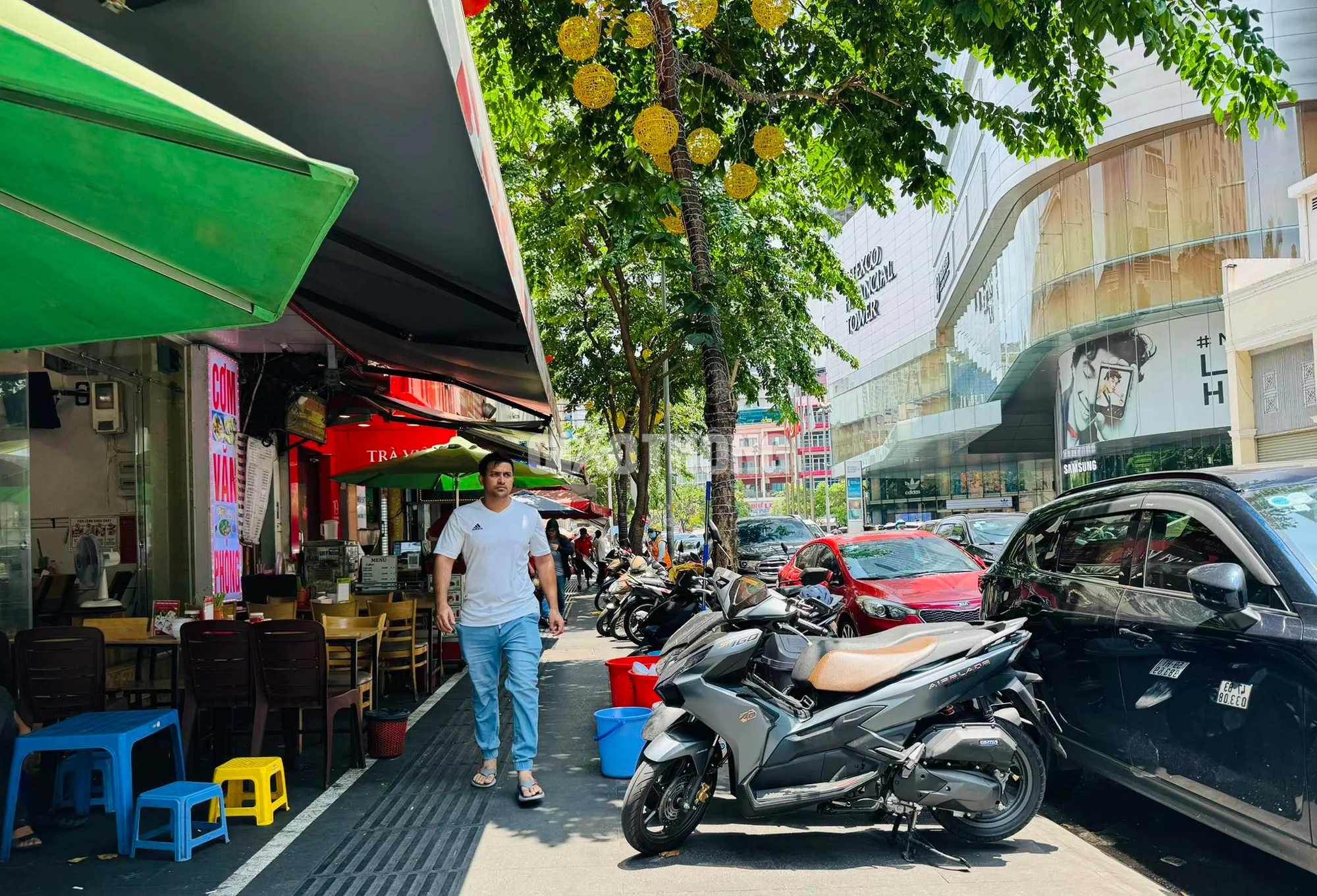 TP.HCM: Trả phí thuê vỉa hè, người dân thoát cảnh nơm nớp chạy trốn nhân viên đô thị- Ảnh 18.