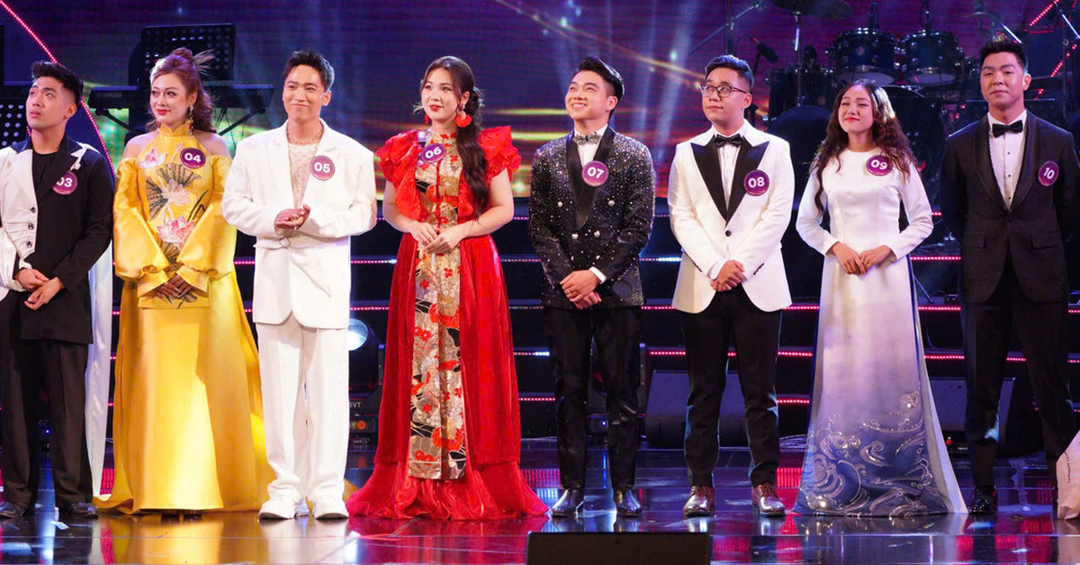 Bui Huyen Trang and Nguyen Thi Thuy Linh won first prize in The Voice of Hanoi