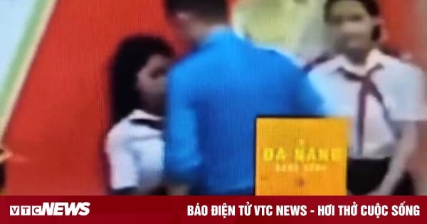 El oficial que actuó de manera extraña hacia una estudiante en Da Nang es el líder del equipo.