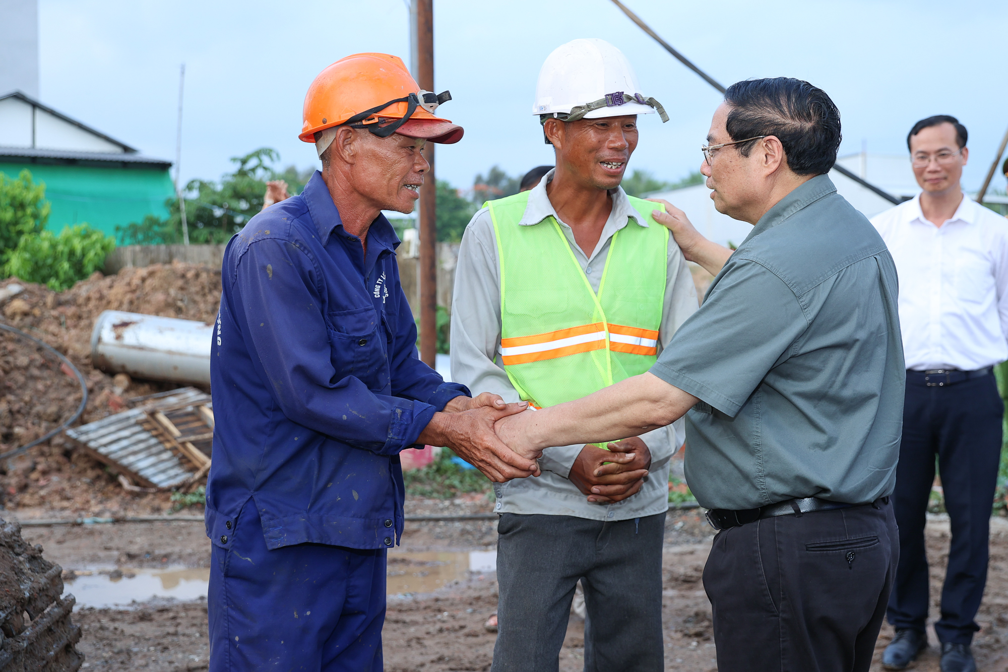 Fokus – Premierminister: Schnelle Klärung der Materialquellen für die Schnellstraße Chau Doc-Can Tho-Soc Trang (Foto 2).