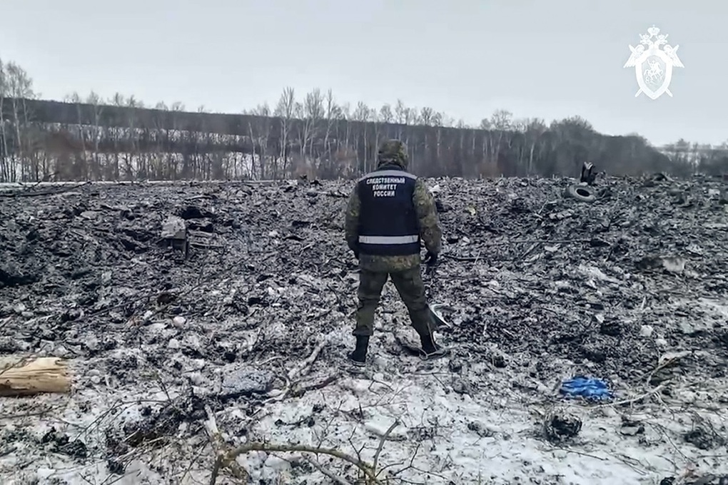 Ukraine yêu cầu Nga chứng minh có tù binh trên máy bay rơi - 1