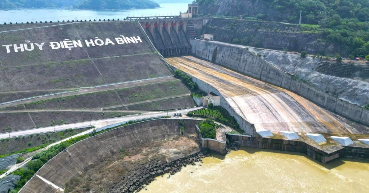 Hoa Binh Hydropower Plant will release floodwaters at 10pm today