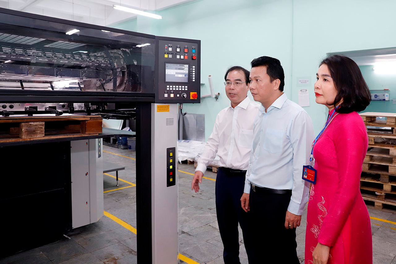 small_20240415-bo-truong-trao-qd-nxb-17.jpg