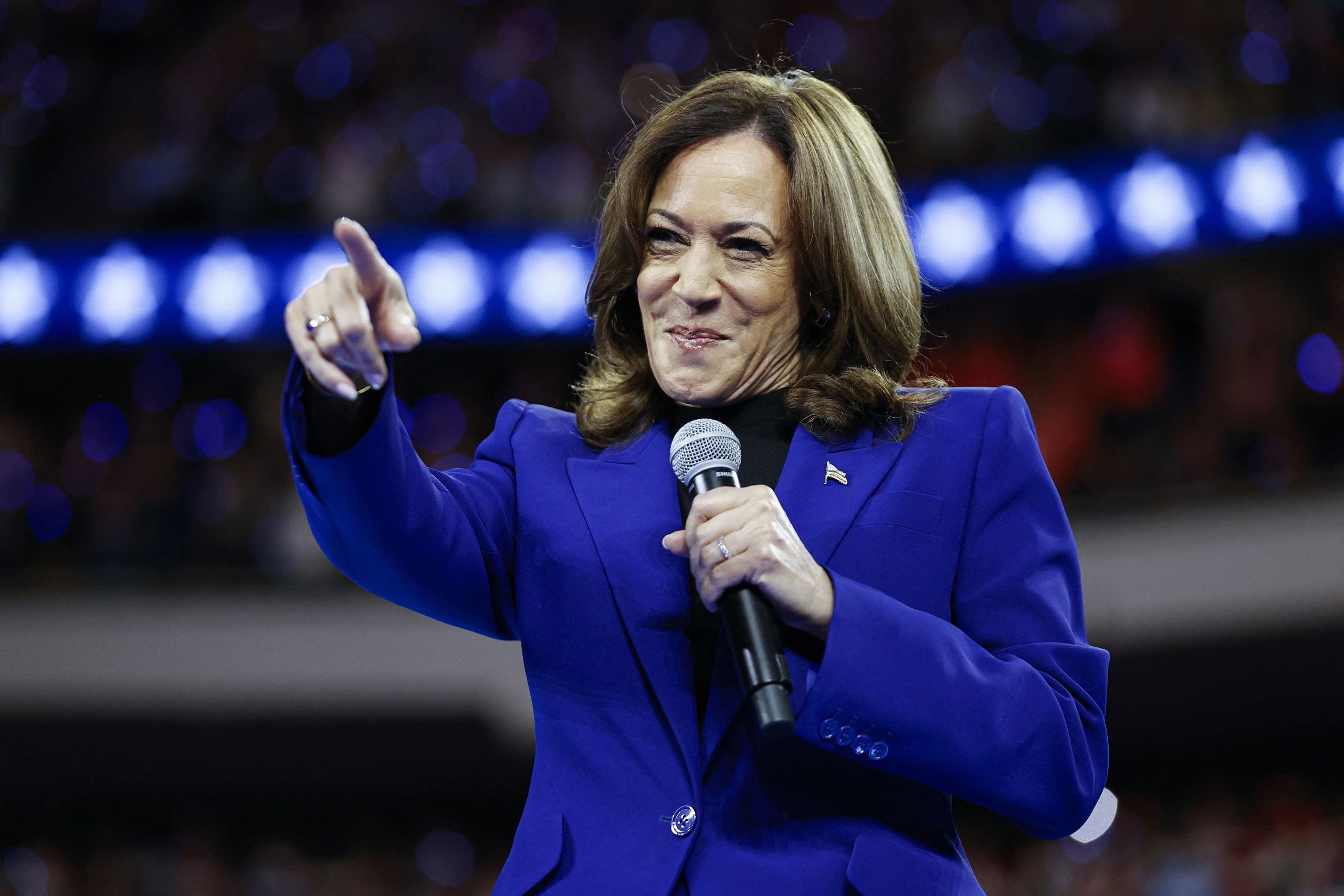 La Sra. Harris se abre paso en la campaña electoral