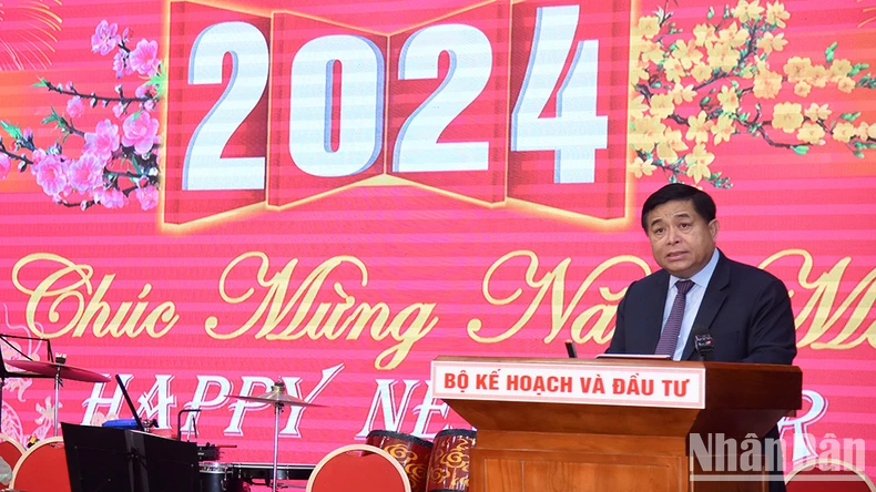 Le Premier ministre Pham Minh Chinh a organisé une réception pour les sponsors et les entreprises étrangères à l'occasion du traditionnel Nouvel An. Photo 2