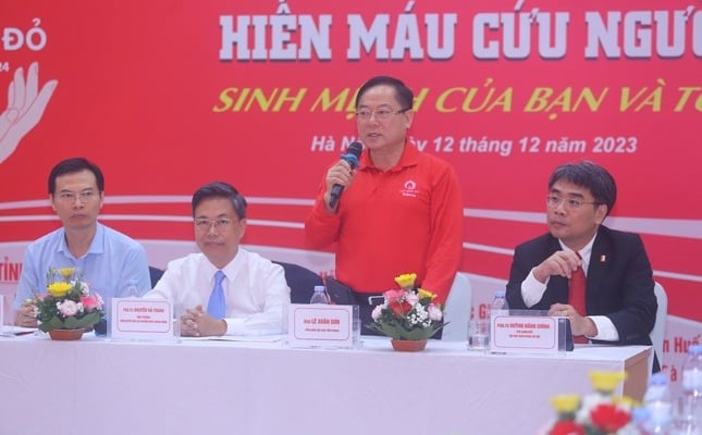 Die Zeitung Tien Phong hielt eine Pressekonferenz ab, um über das Programm zum 16. Roten Sonntag zu informieren.