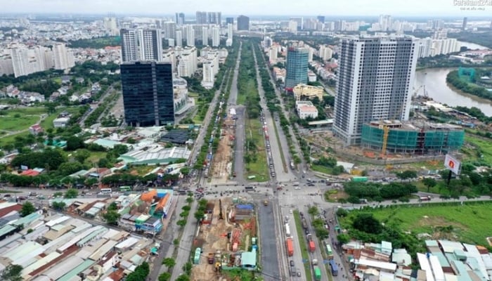 Bestehende Probleme bei Projekten entlang der Nguyen Huu Tho Straße entschlossen lösen