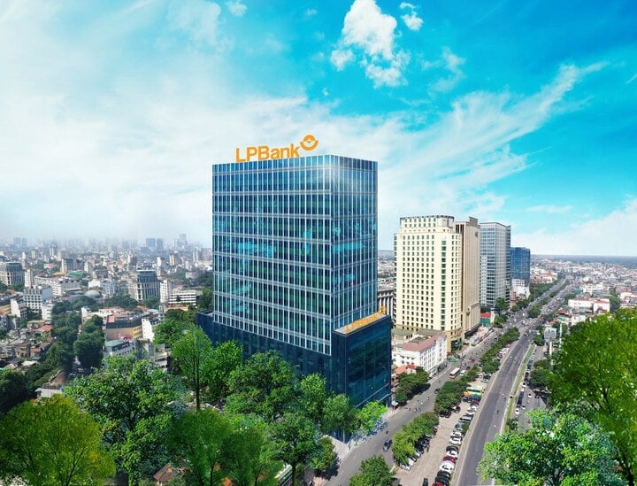 'Đẩy lùi' nợ xấu, LPBank báo lãi vượt 7.000 tỷ đồng năm 2023 - 1