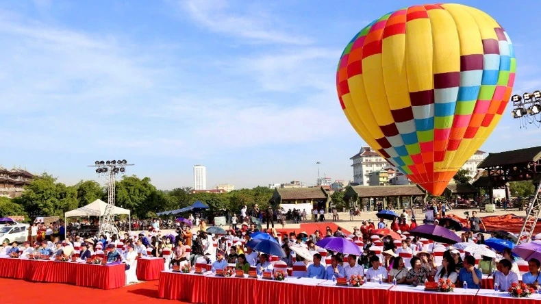 Ninh Binh : Festival de montgolfières Trang An - Cuc Phuong 2024 photo 2