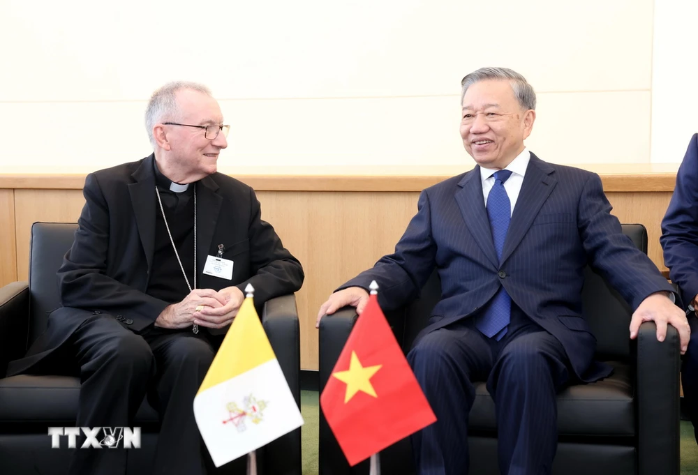 Tổng Bí thư, Chủ tịch nước Tô Lâm gặp Thủ tướng Tòa thánh Vatican, Hồng y Pietro Parolin. (Ảnh: Lâm Khánh/TTXVN)