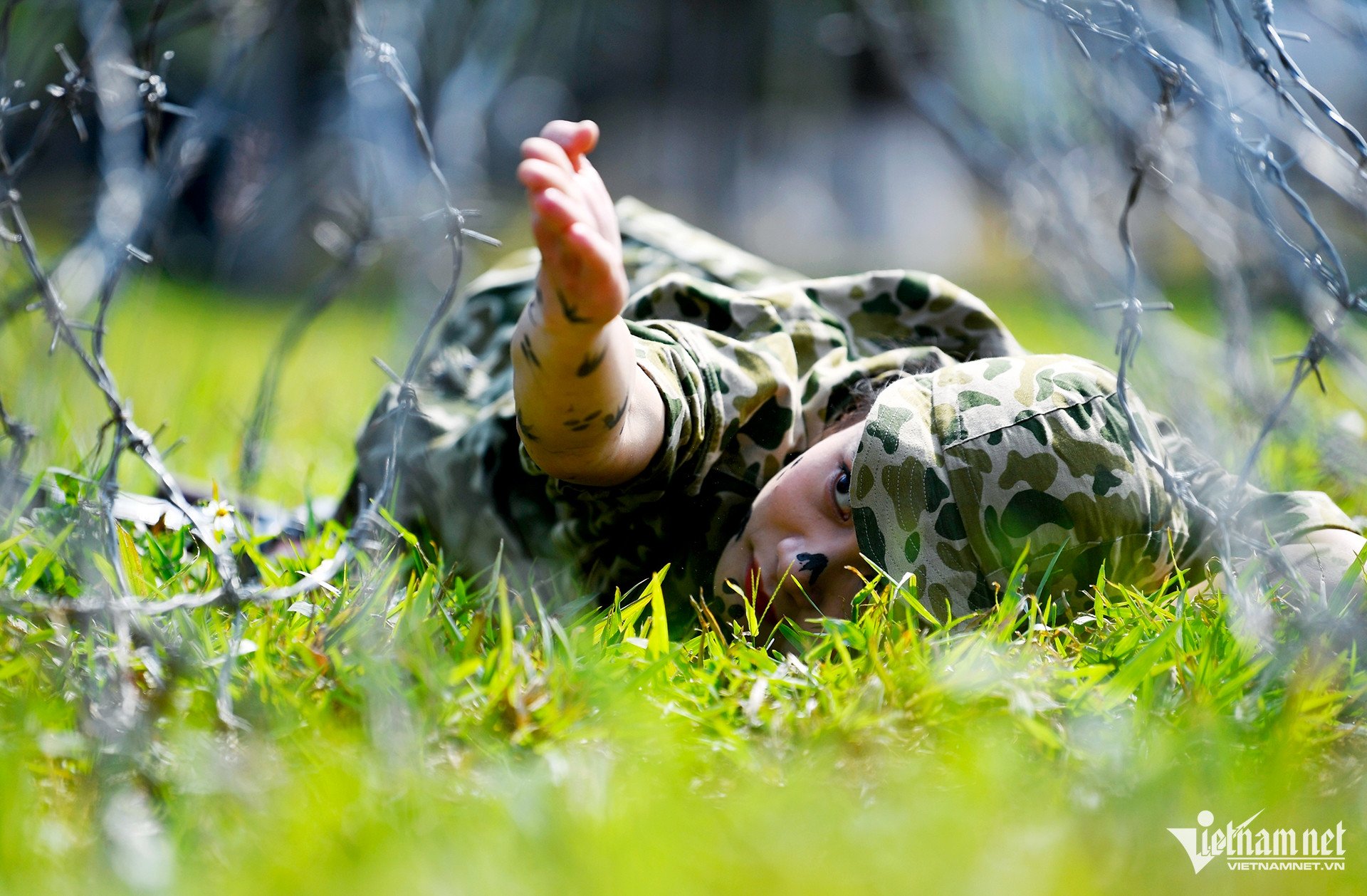 L'attrait particulier des soldats s'entraînant dur sur le terrain d'entraînement