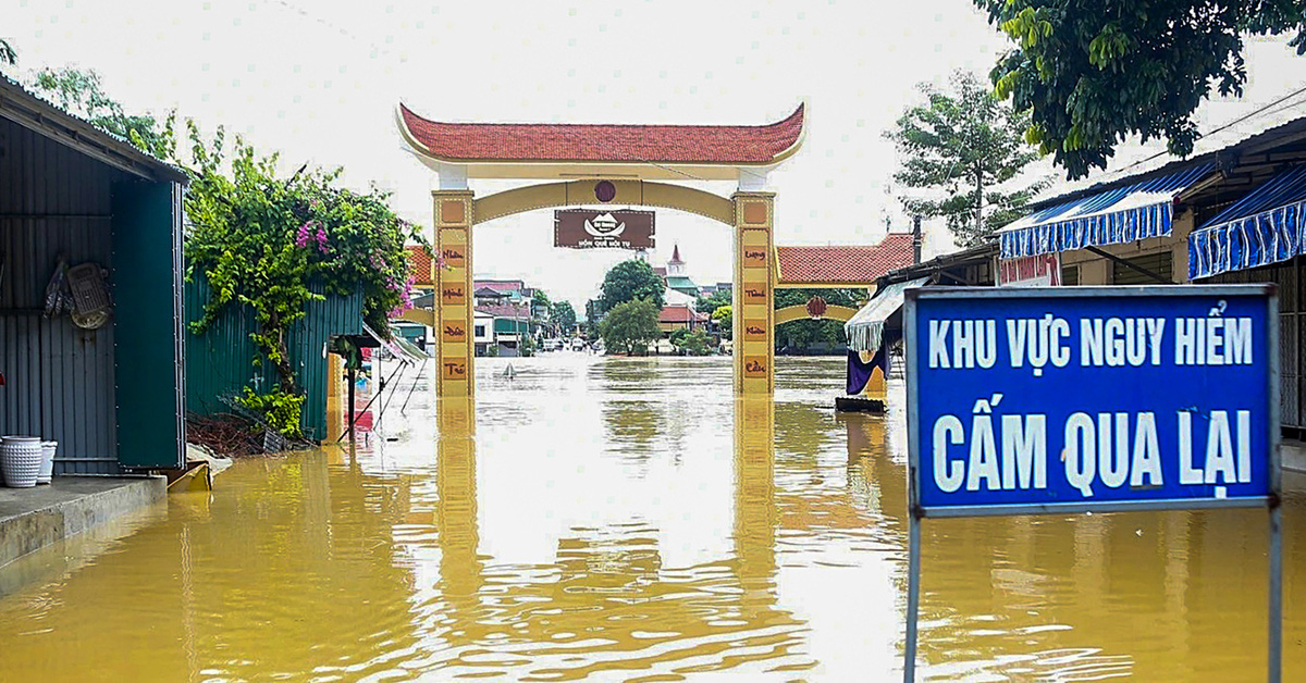 นักเรียนมากกว่า 9,000 คนในจังหวัดห่าติ๋ญต้องหยุดเรียนอยู่บ้านเนื่องจากน้ำท่วม