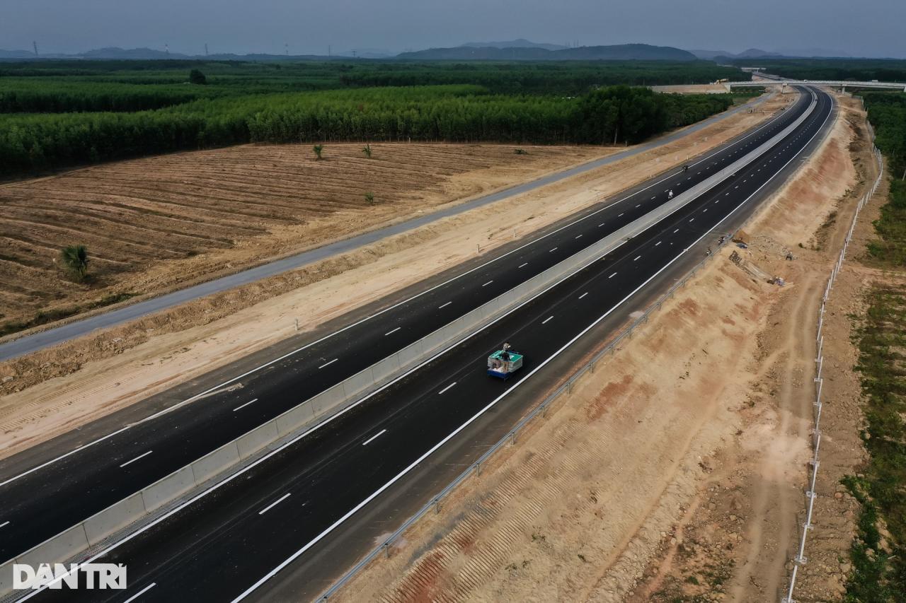 Cao tốc nối TPHCM - Phan Thiết hơn 2 giờ lái xe sắp khánh thành - 1