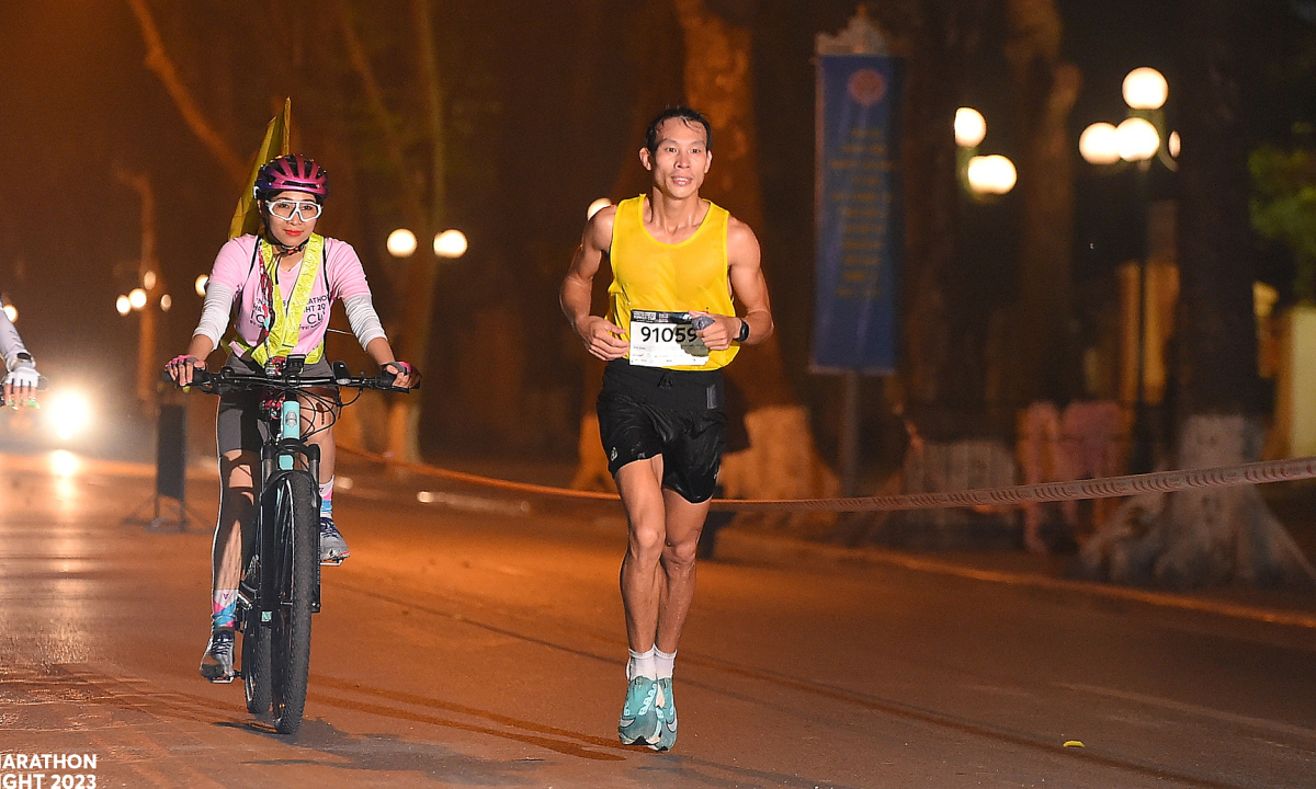 Giáo viên thể dục đạt sub2:45 ngay lần đầu chạy marathon