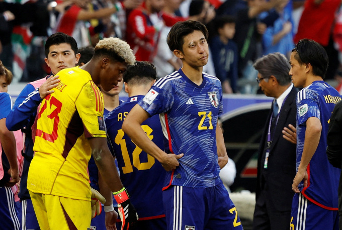 Japanese players disappointed after stopping in the quarter-finals of the 2023 Asian Cup. Photo: Reuters