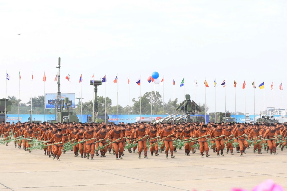 Some images at the Vietnam International Defense Exhibition 2024 - Photo 1