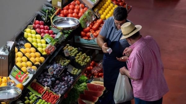 Les Américains modifient leurs habitudes de consommation, Target et Walmart sont très demandés